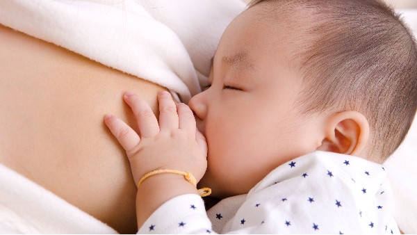 产后初期适合吃什么？科学饮食助力妈妈快速恢复