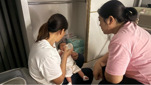 感恩遇见黄梅阿姨：专业月嫂暖心相伴，助力新手家庭轻松育儿