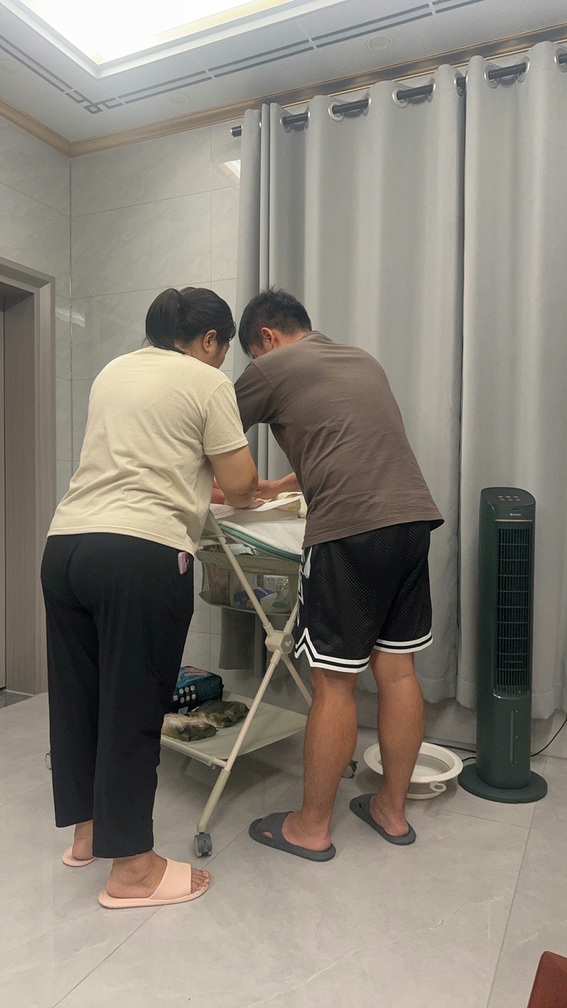 感恩遇见黄梅阿姨：专业月嫂暖心相伴，助力新手家庭轻松育儿