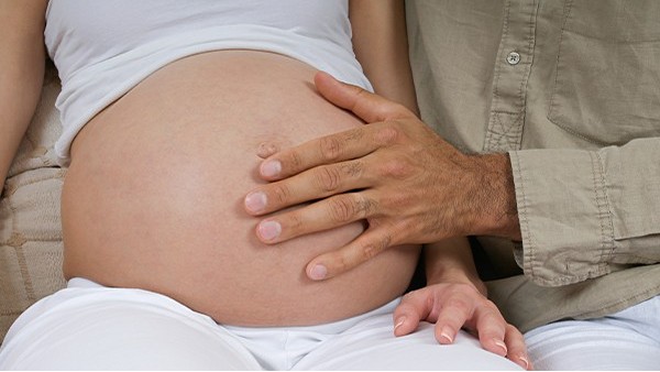 怀孕期间可以经常摸肚子吗_有什么危害
