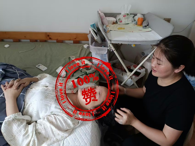 萍姐月嫂技能超群服务暖，宝妈宝宝舒心月子赞！