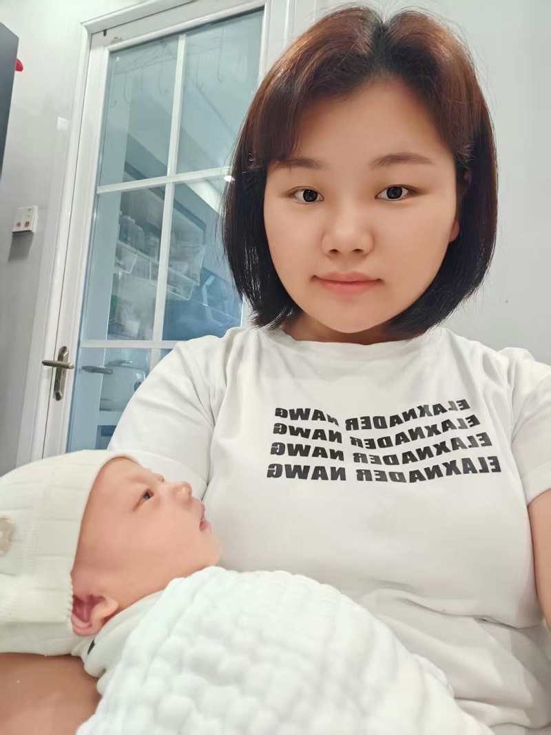 钧燕月嫂22天悉心呵护，母婴安康乐融融，专业细心胜亲人！