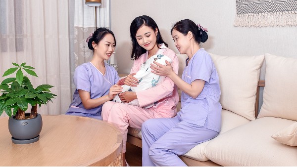 选择月子中心和住家月嫂有哪些区别