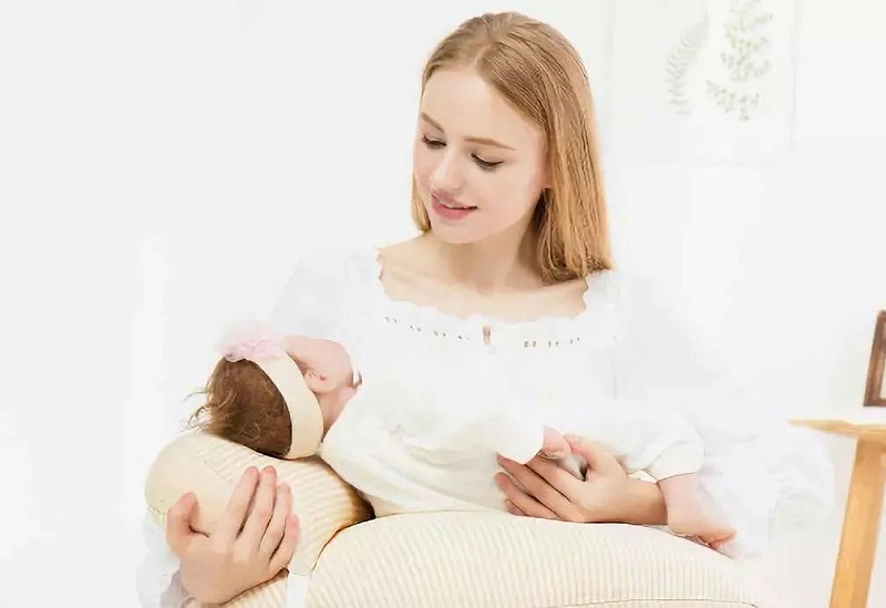 采取正确的哺乳姿势
