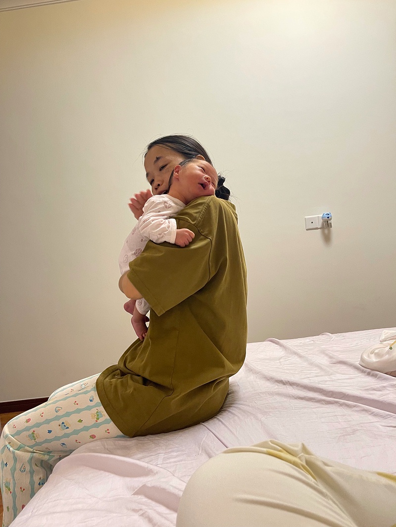 贴心月嫂兰姐：26天悉心呵护，宝宝宝妈暖心不舍