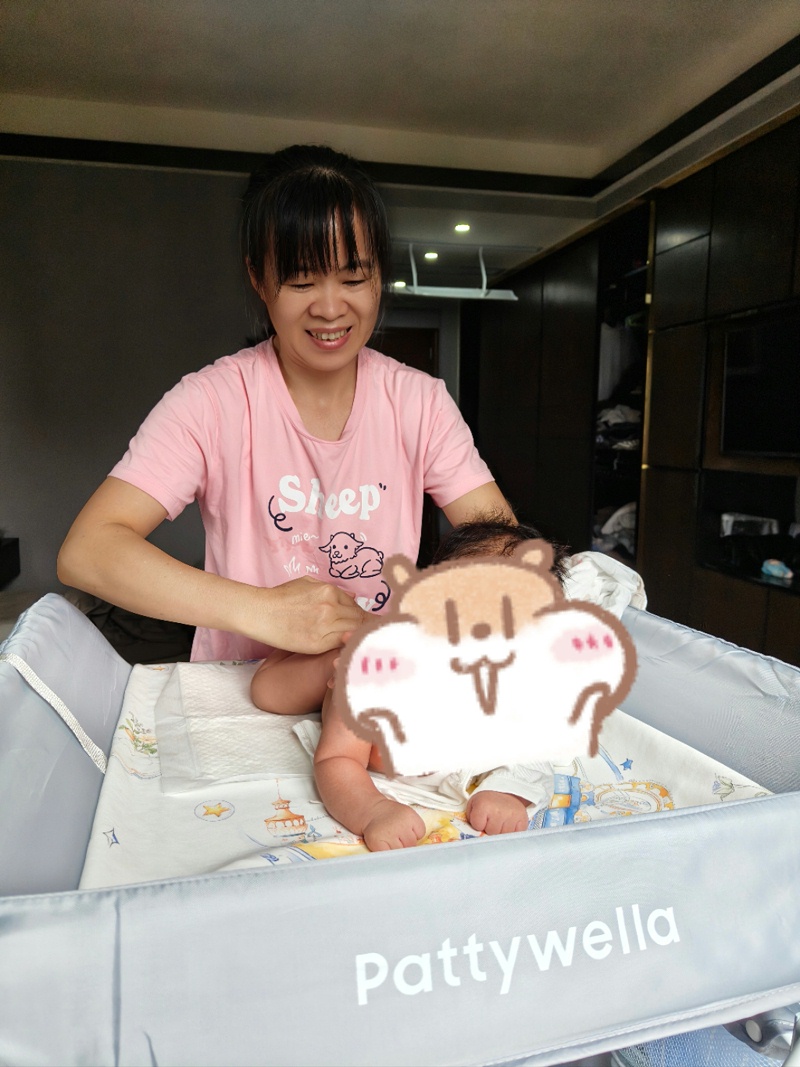 专业暖心香姐：悉心照料宝宝成长，新手父母感恩遇见