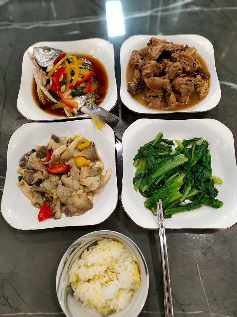 暖心月嫂李姐：26天贴心陪护，宝妈宝宝不舍离别