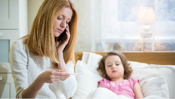 婴儿第一个月有必要请月嫂吗（孩子满月后请月嫂还是育儿嫂）