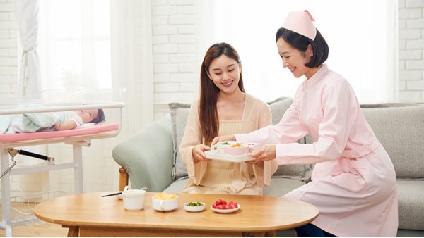 深圳坐月子请26天月嫂还是42天月嫂呢？