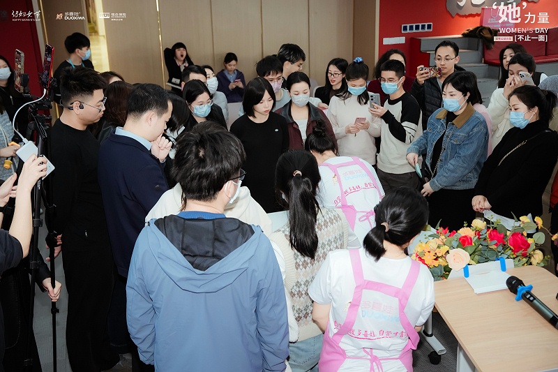 探寻女性角色平衡难题！多喜娃联名公益沙龙守护"她力量"多面绽放