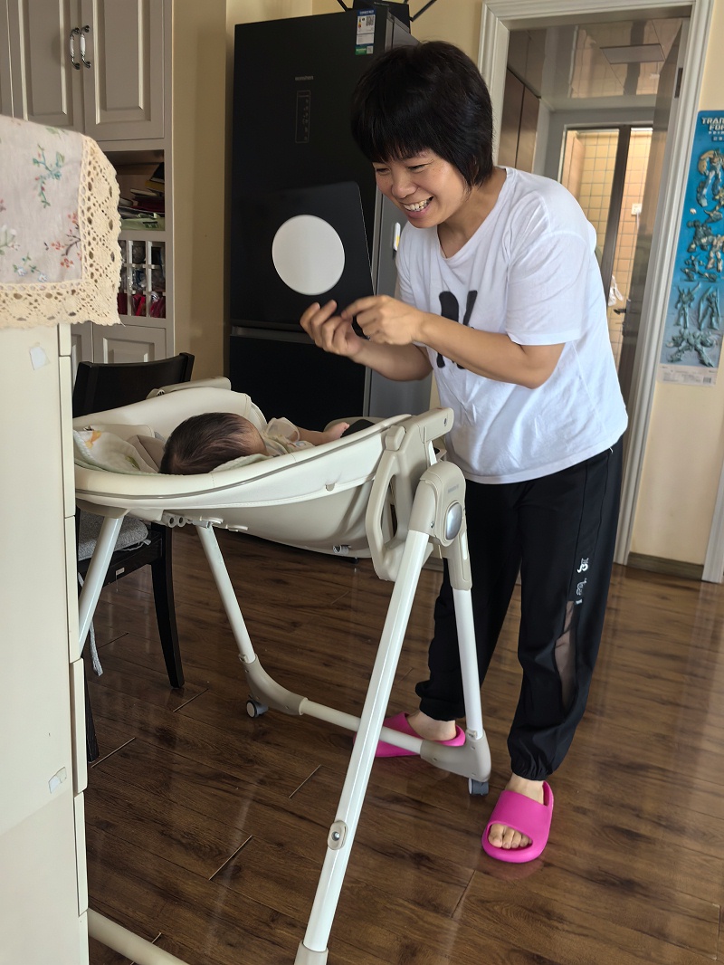 42天暖心守护：月嫂李姐用专业与爱，筑起母婴幸福时光