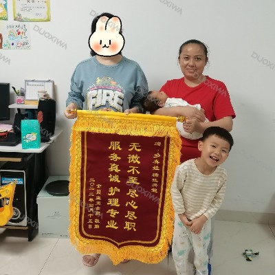 要是没有杨姐(月嫂)在帮忙，我们真的会辛苦很多！